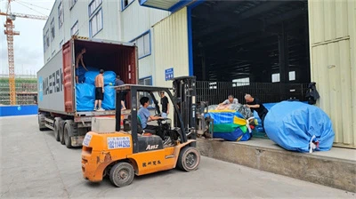 Ace Inflatables naložijo 40 -metrski zaboj za HQ v eni od naših treh proizvodnih baz